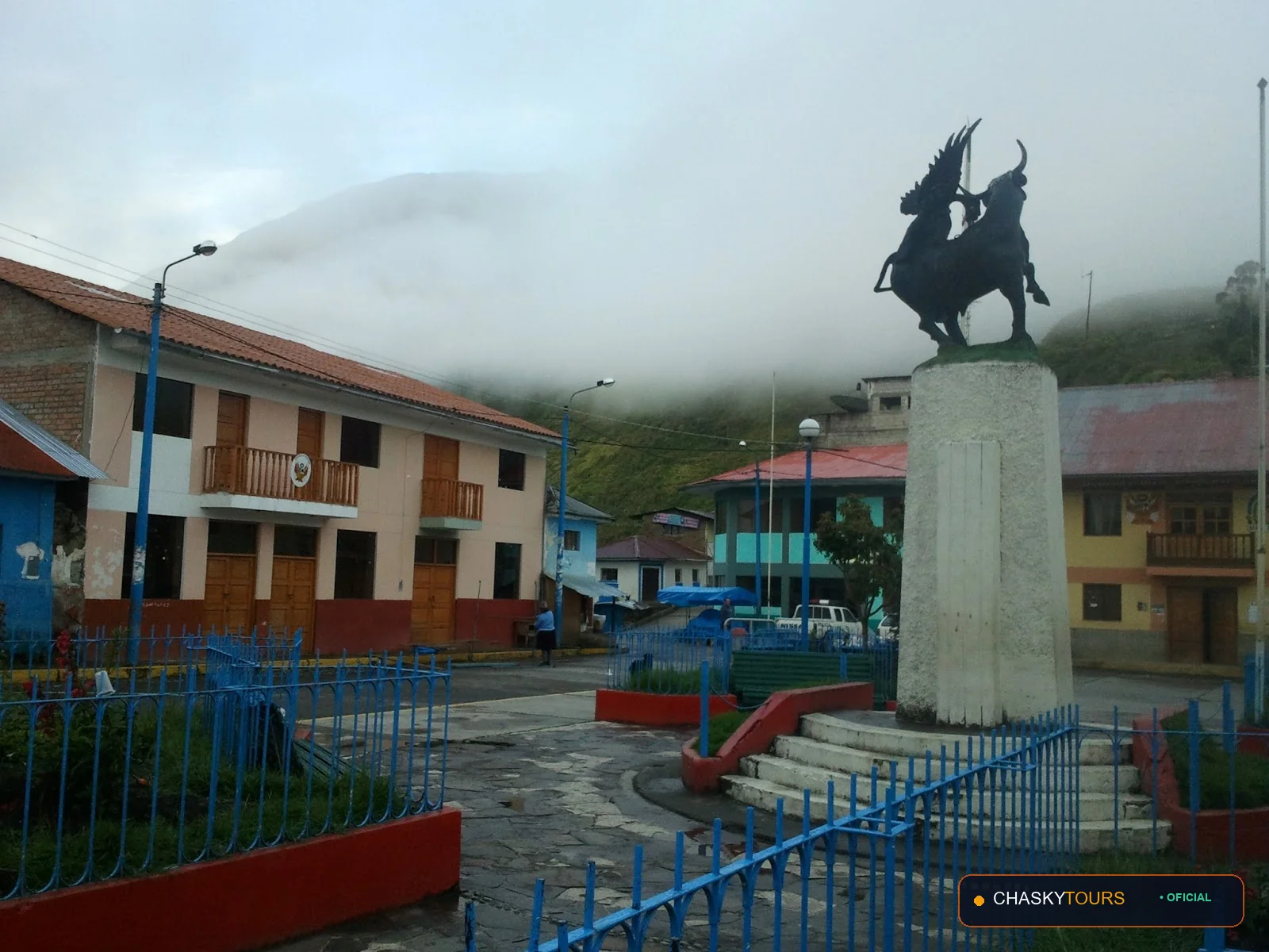 Plaza Mayor y Templo Matriz de Marcapata