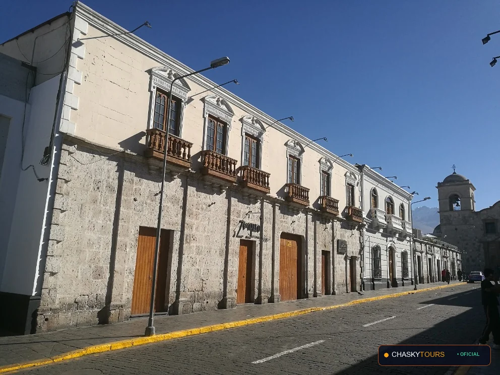 Plaza Mayor y Templo Matriz de Mariscal Caceres foto 2