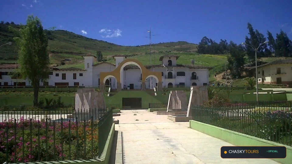 Plaza Mayor y Templo Matriz de Mollebamba
