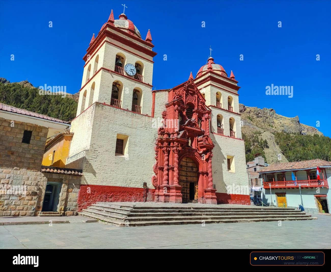 Plaza Mayor y Templo Matriz de Moya