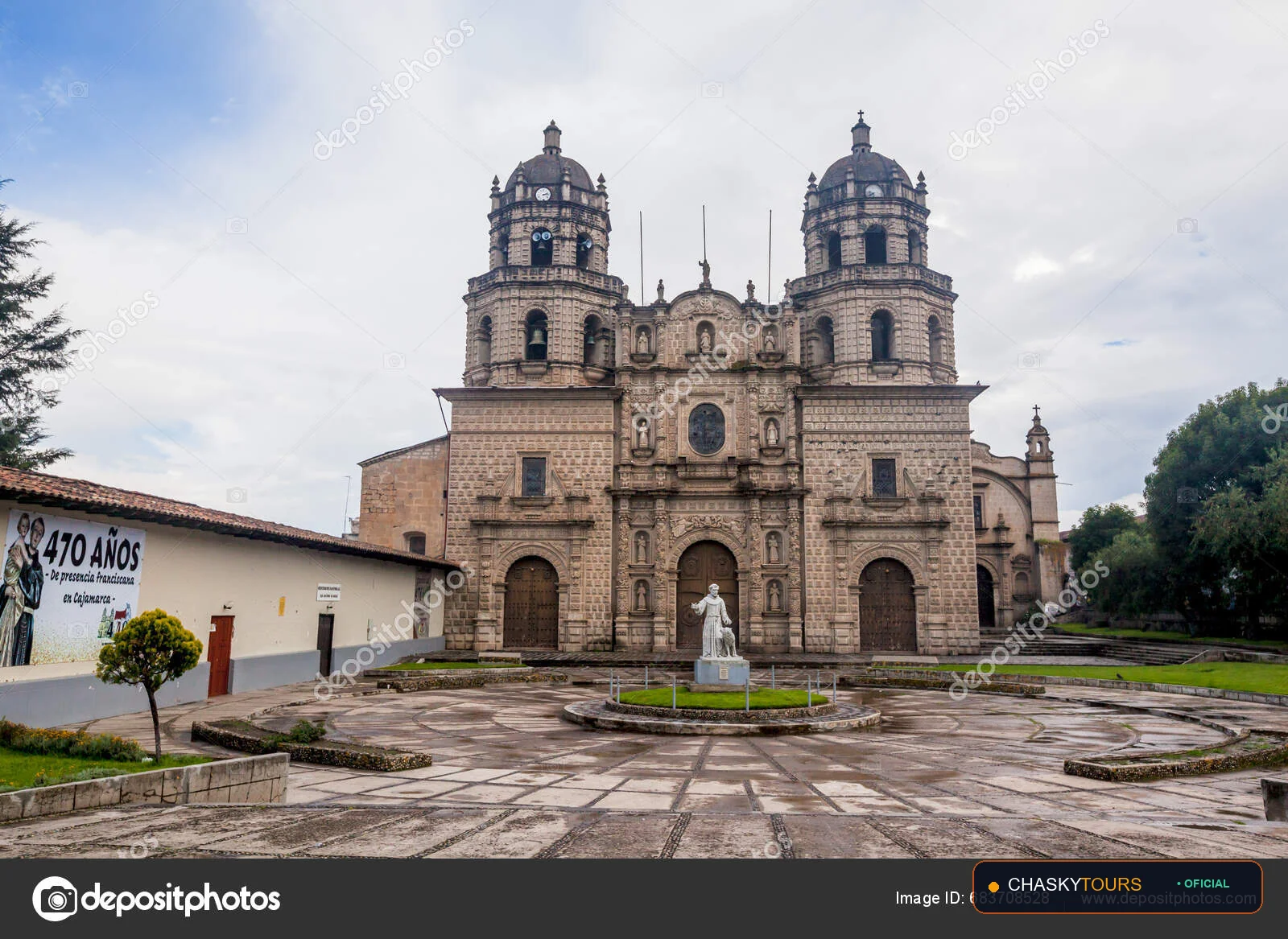 Plaza Mayor y Templo Matriz de Nueva Cajamarca foto 1