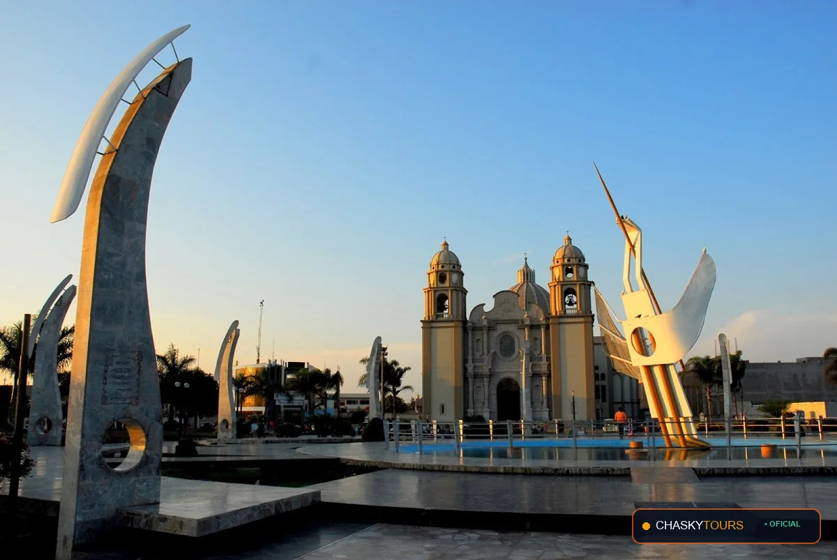 Plaza Mayor y Templo Matriz de Nuevo Chimbote