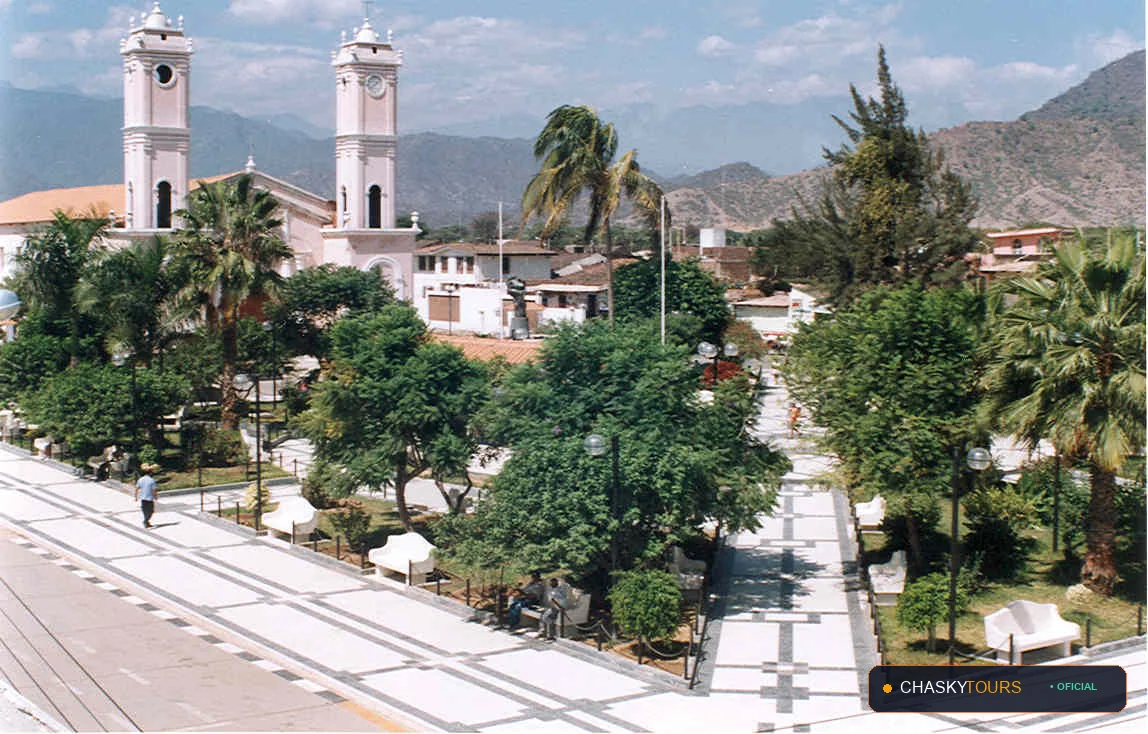 Plaza Mayor y Templo Matriz de Olmos