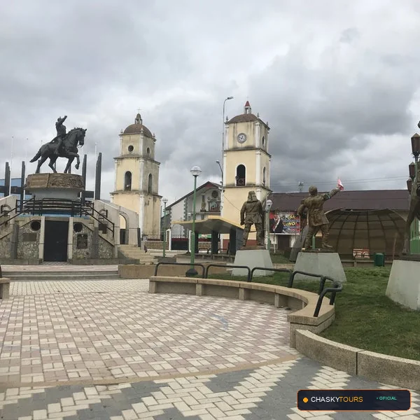 Plaza Mayor y Templo Matriz de Ondores