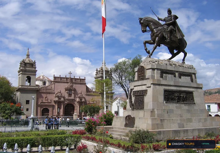 Plaza Mayor y Templo Matriz de Otoca
