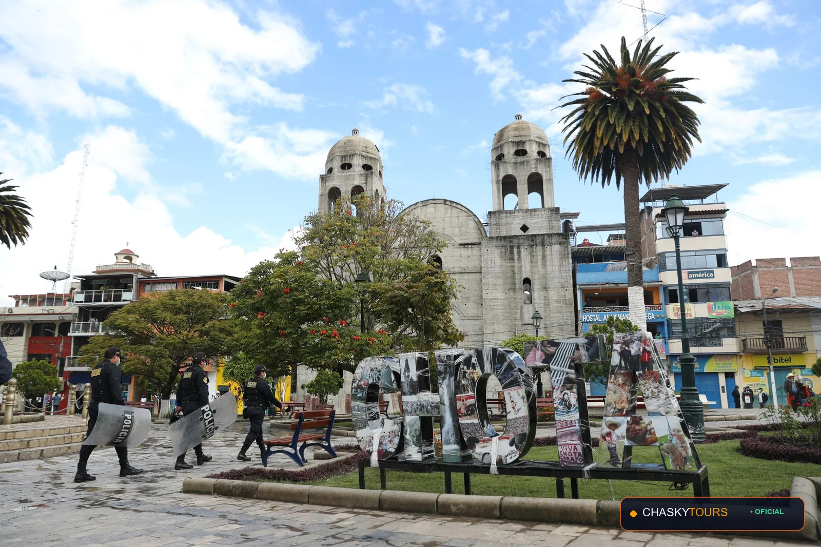 Plaza Mayor y Templo Matriz de Paccha