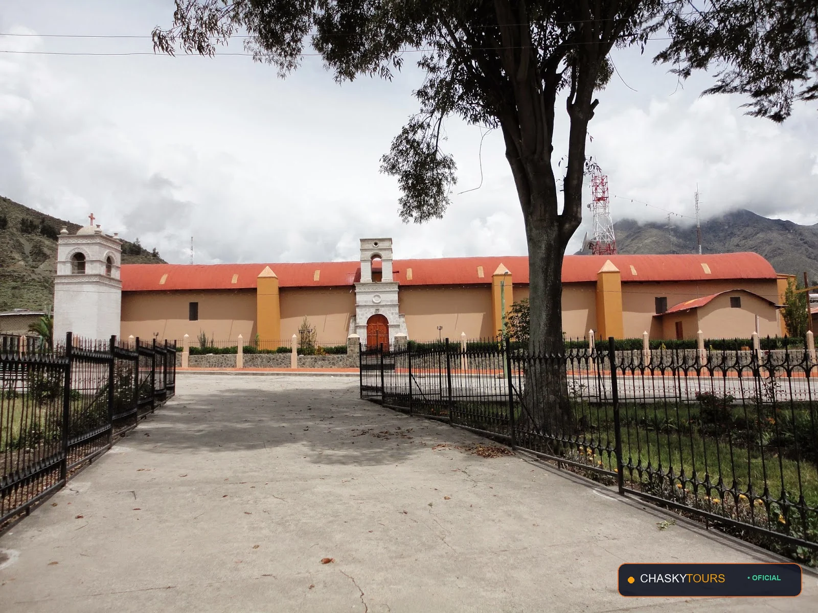 Plaza Mayor y Templo Matriz de Pampacolca foto 1