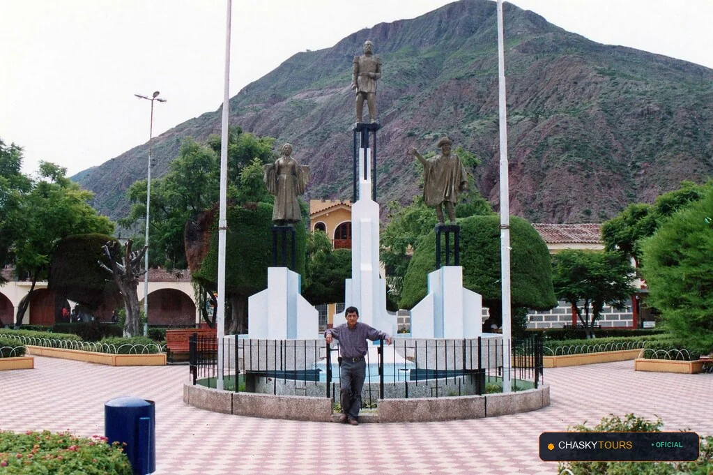 Plaza Mayor y Templo Matriz de Paras