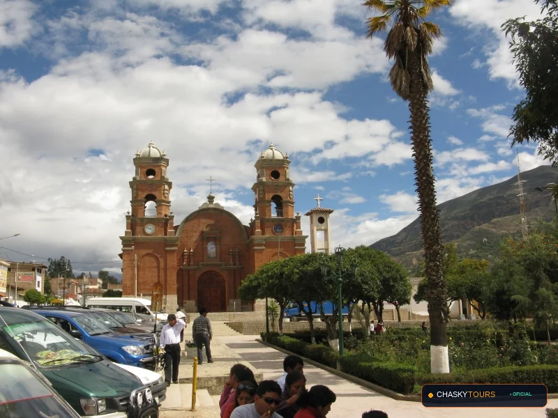 Plaza Mayor y Templo Matriz de Pariahuanca foto 1