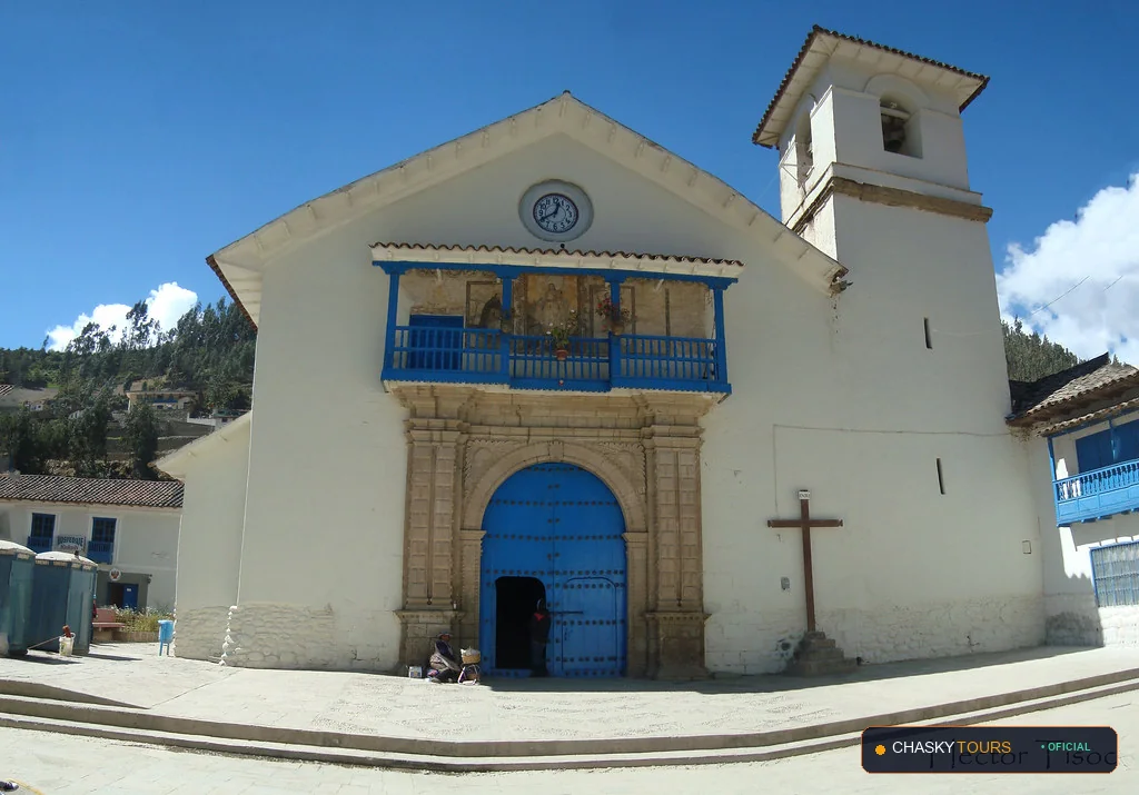 Plaza Mayor y Templo Matriz de Paucartambo foto 1