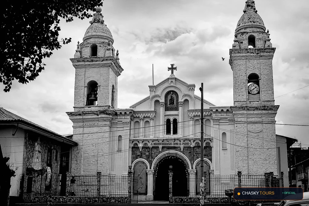 Plaza Mayor y Templo Matriz de Pichanaqui foto 1