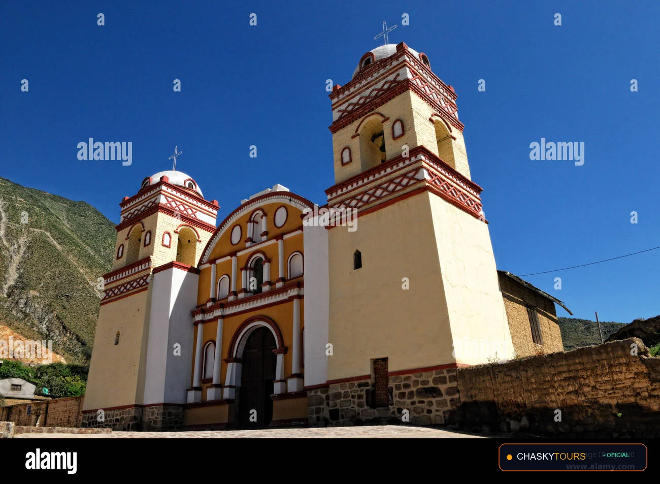 Plaza Mayor y Templo Matriz de Pilpichaca foto 1