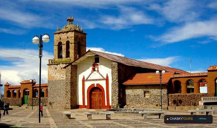 Plaza Mayor y Templo Matriz de Pisacoma foto 1
