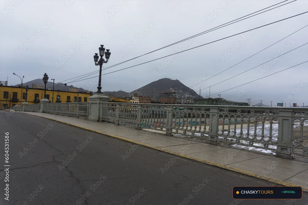 Plaza Mayor y Templo Matriz de Puente Piedra foto 2