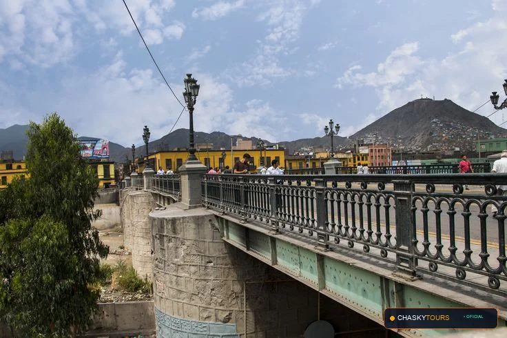 Plaza Mayor y Templo Matriz de Puente Piedra foto 3