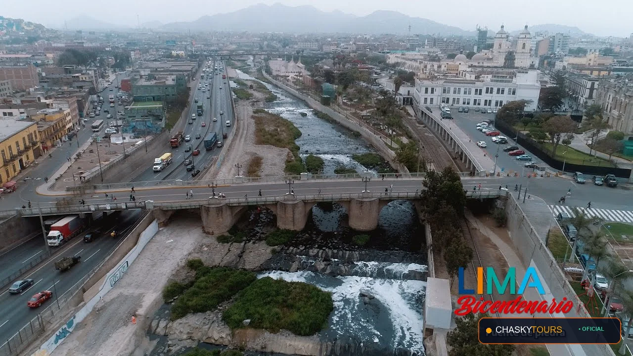 Plaza Mayor y Templo Matriz de Puente Piedra foto 4