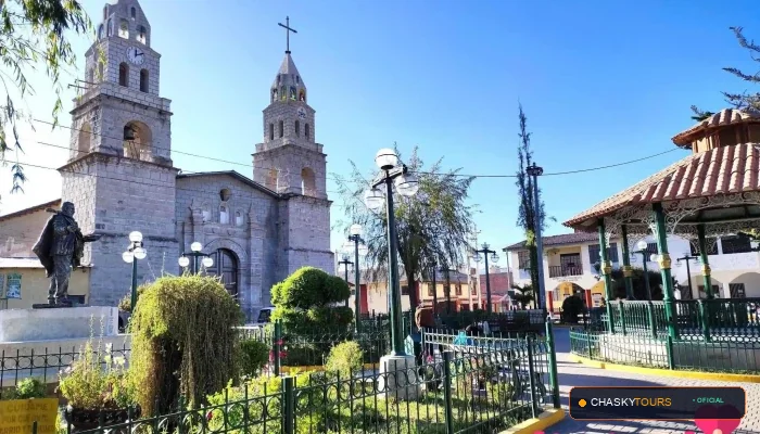 Plaza Mayor y Templo Matriz de Puquio