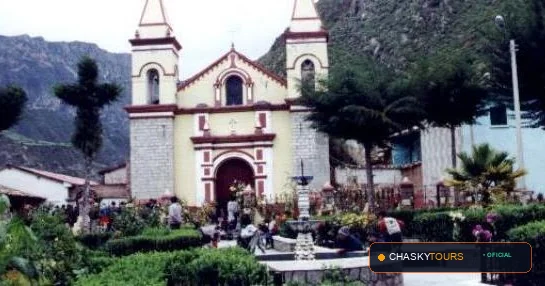 Plaza Mayor y Templo Matriz de Qahuimpuquio foto 1