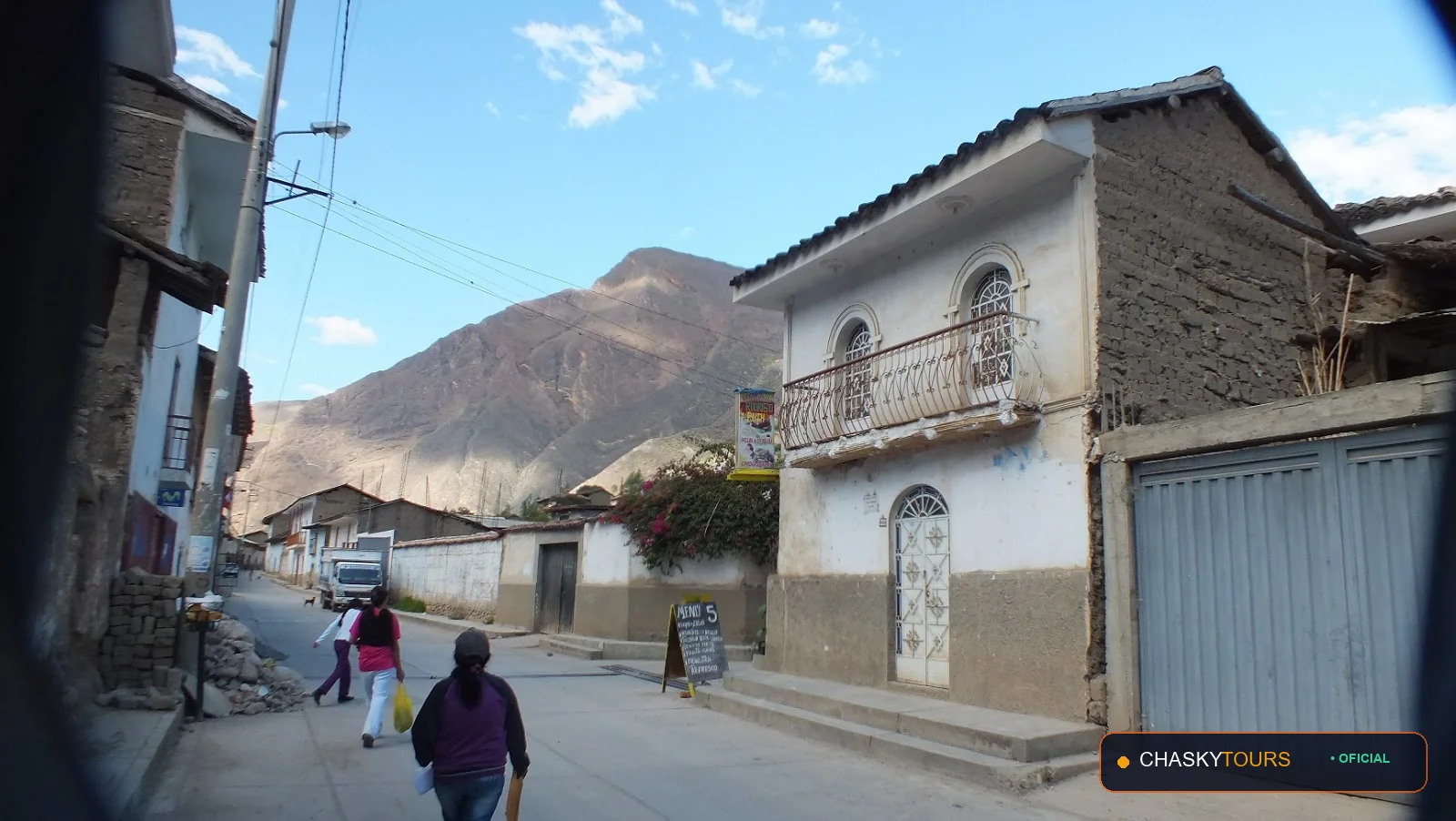 Plaza Mayor y Templo Matriz de Rahuapampa foto 2