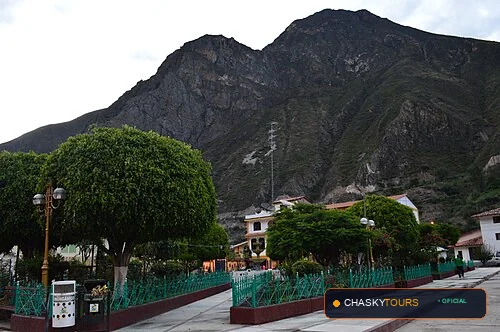 Plaza Mayor y Templo Matriz de Rahuapampa