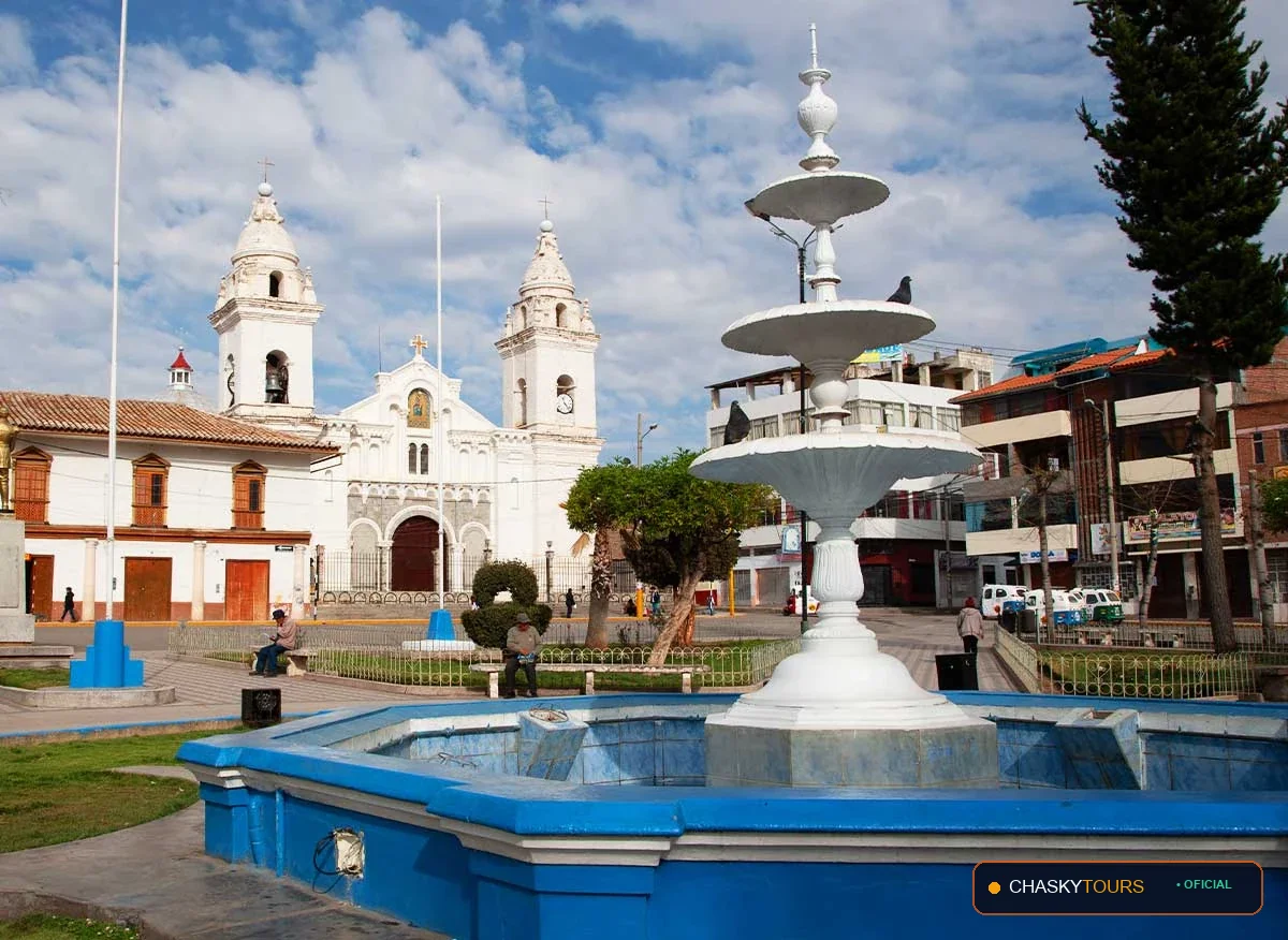 Plaza Mayor y Templo Matriz de Ricran