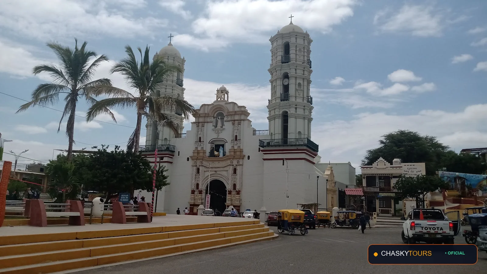 Plaza Mayor y Templo Matriz de Rinconada Llicuar