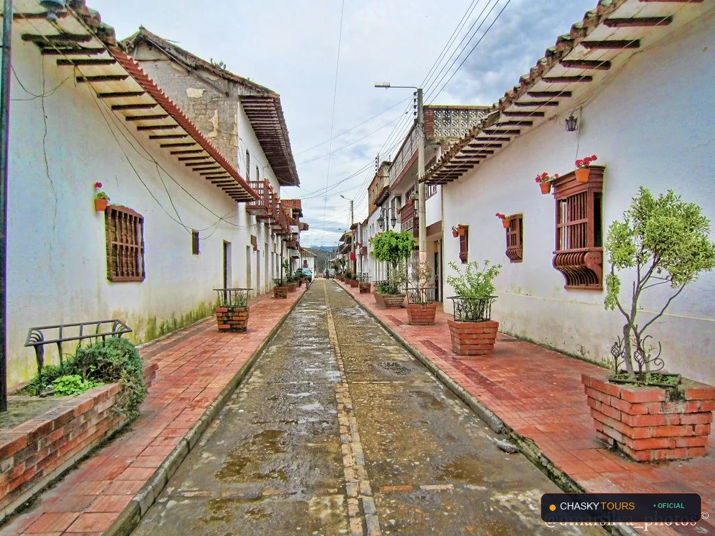Plaza Mayor y Templo Matriz de Rioja foto 2