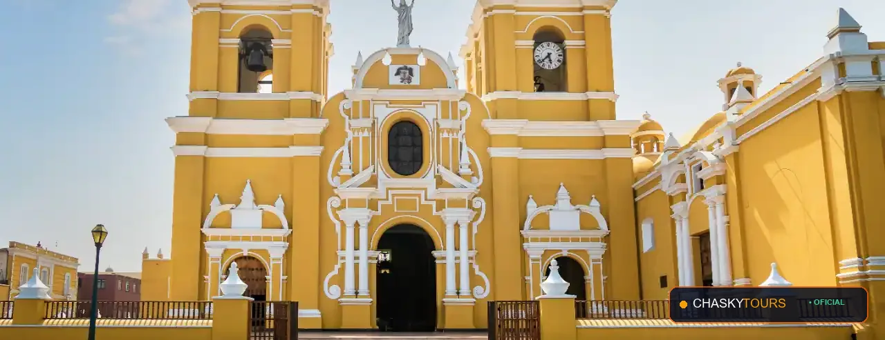 Plaza Mayor y Templo Matriz de Salaverry foto 1