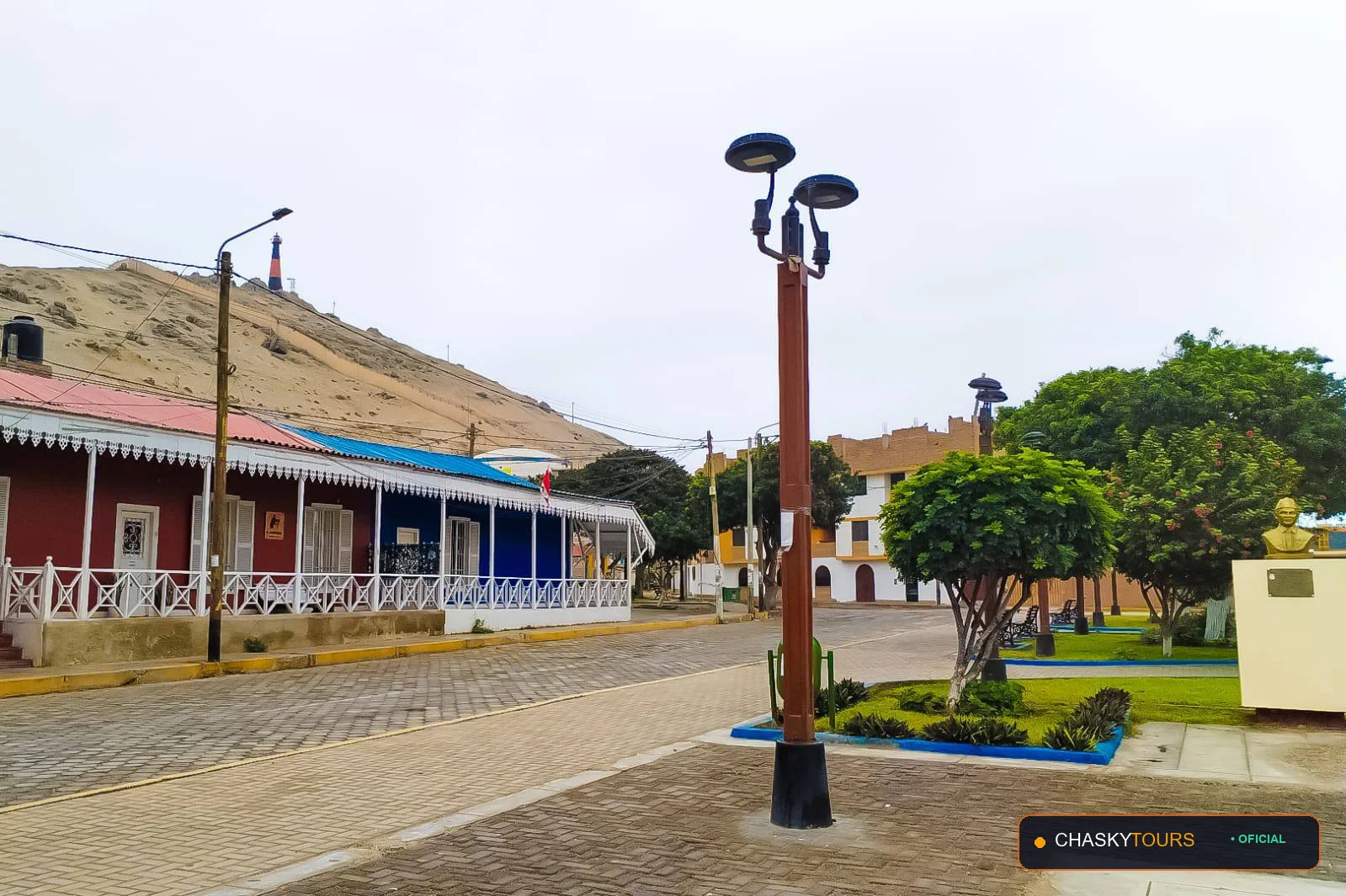 Plaza Mayor y Templo Matriz de Salaverry foto 2