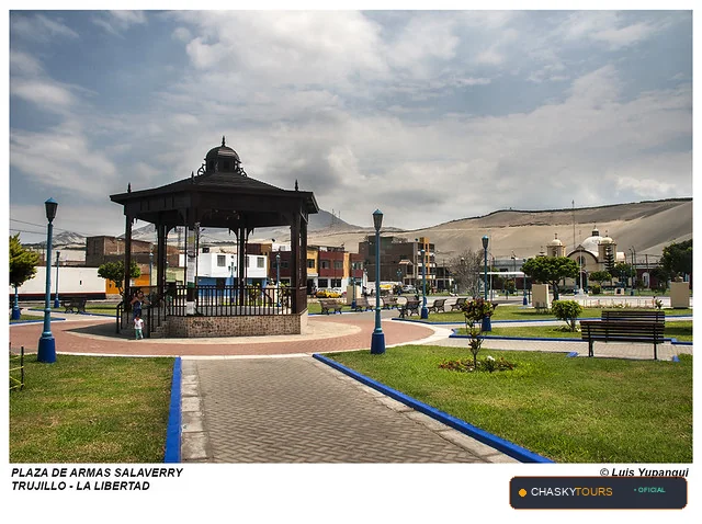 Plaza Mayor y Templo Matriz de Salaverry