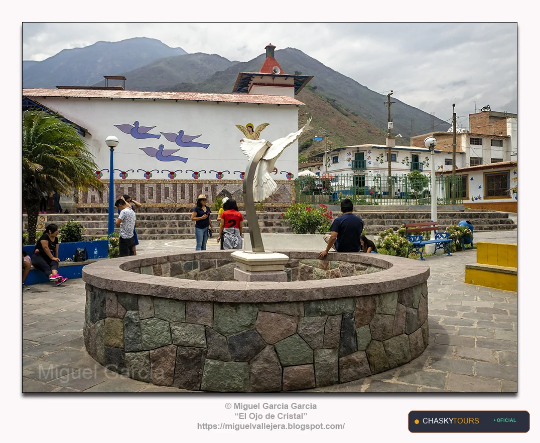 Plaza Mayor y Templo Matriz de San Bartolome