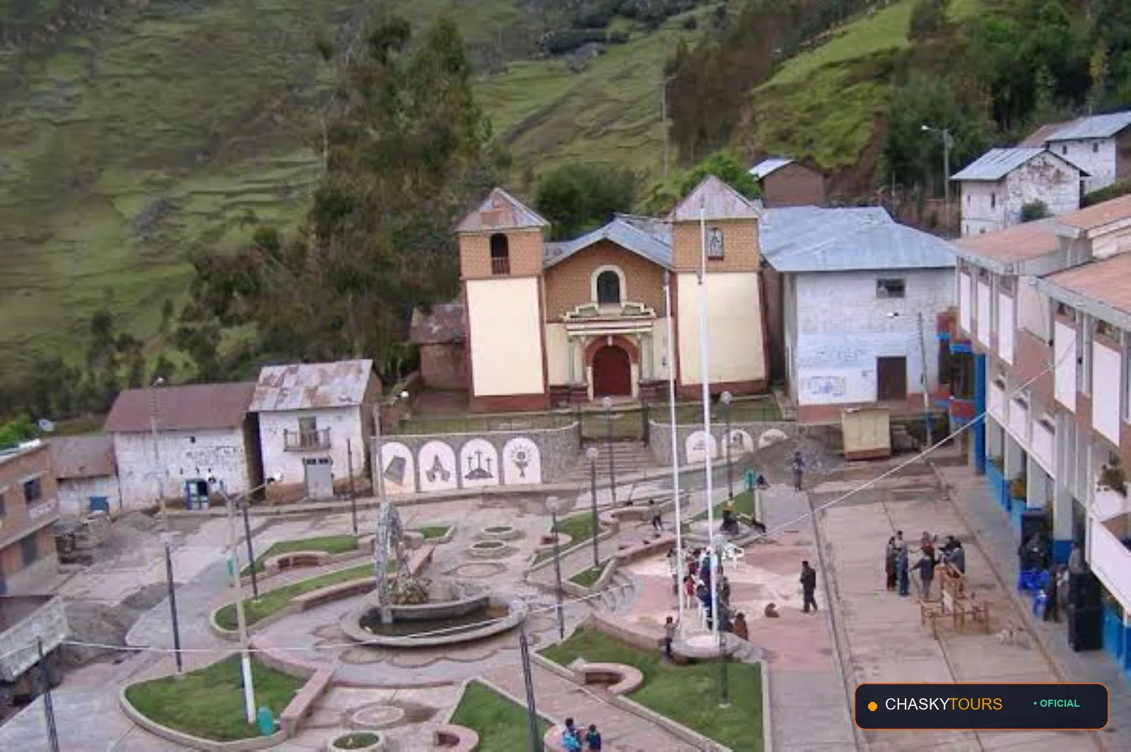 Plaza Mayor y Templo Matriz de San Fco.de Asis De Yarusyacan foto 2