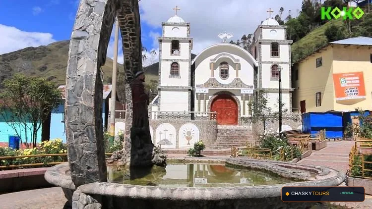 Plaza Mayor y Templo Matriz de San Fco.de Asis De Yarusyacan foto 3