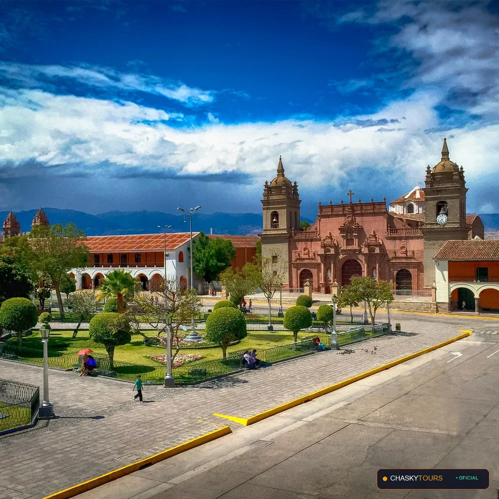 Plaza Mayor y Templo Matriz de San Jose De Ticllas