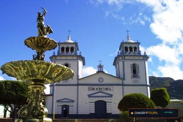 Plaza Mayor y Templo Matriz de San Juan De Cutervo foto 1
