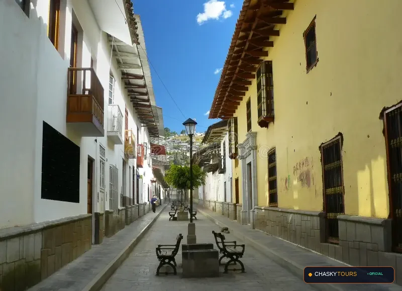 Plaza Mayor y Templo Matriz de San Juan De Cutervo foto 2