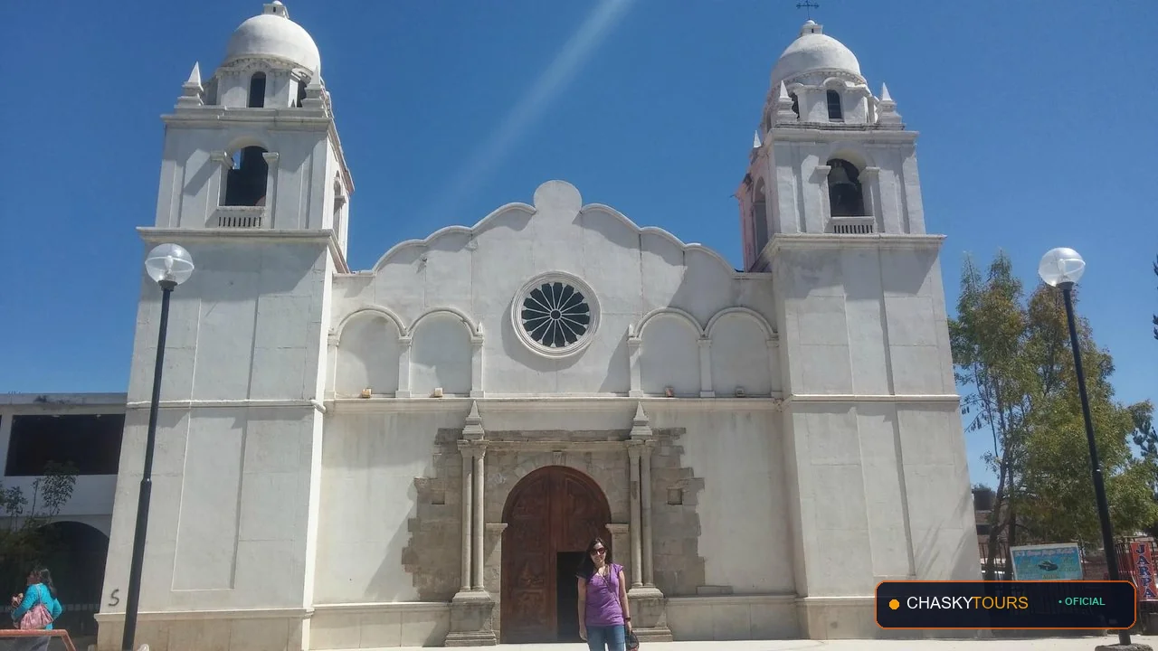 Plaza Mayor y Templo Matriz de San Juan De Iscos foto 1