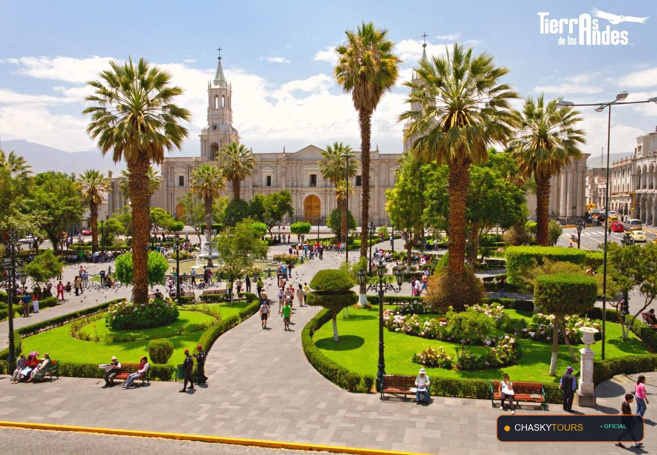 Plaza Mayor y Templo Matriz de San Juan De Tarucani