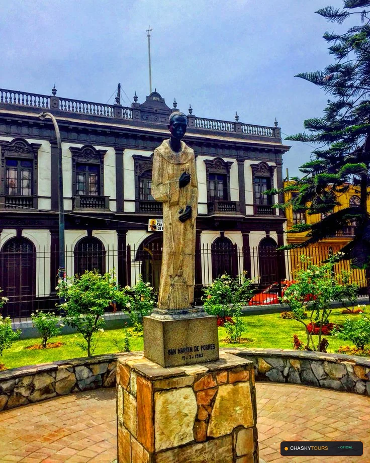 Plaza Mayor y Templo Matriz de San Martin De Porres foto 2