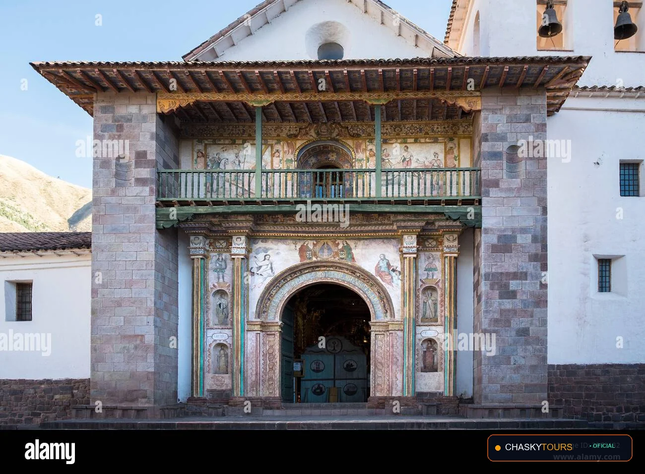 Plaza Mayor y Templo Matriz de San Miguel De Chaccrampa foto 1