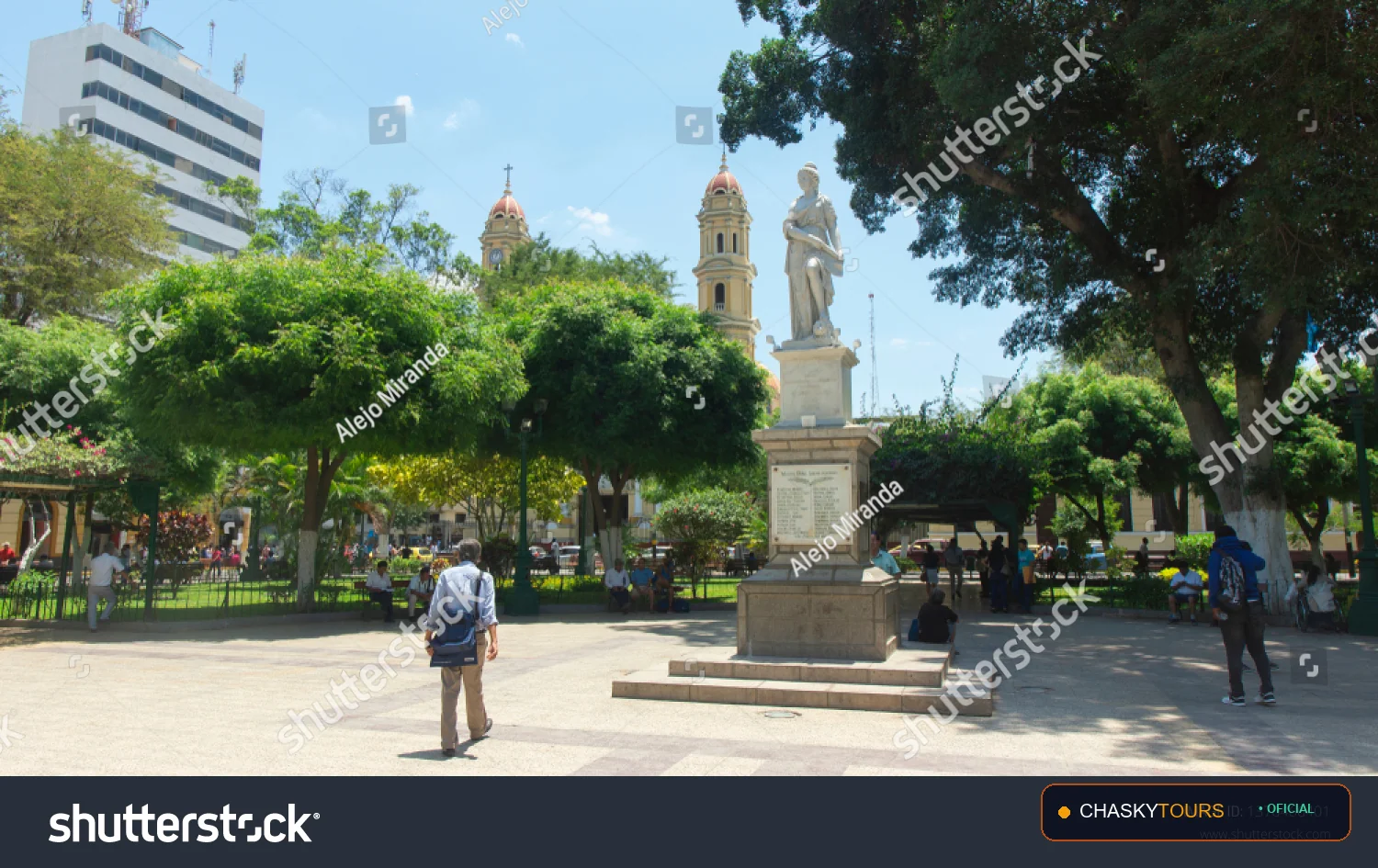 Plaza Mayor y Templo Matriz de San Miguel De El Faique foto 2