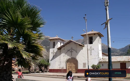 Plaza Mayor y Templo Matriz de San Pedro De Cachora foto 1