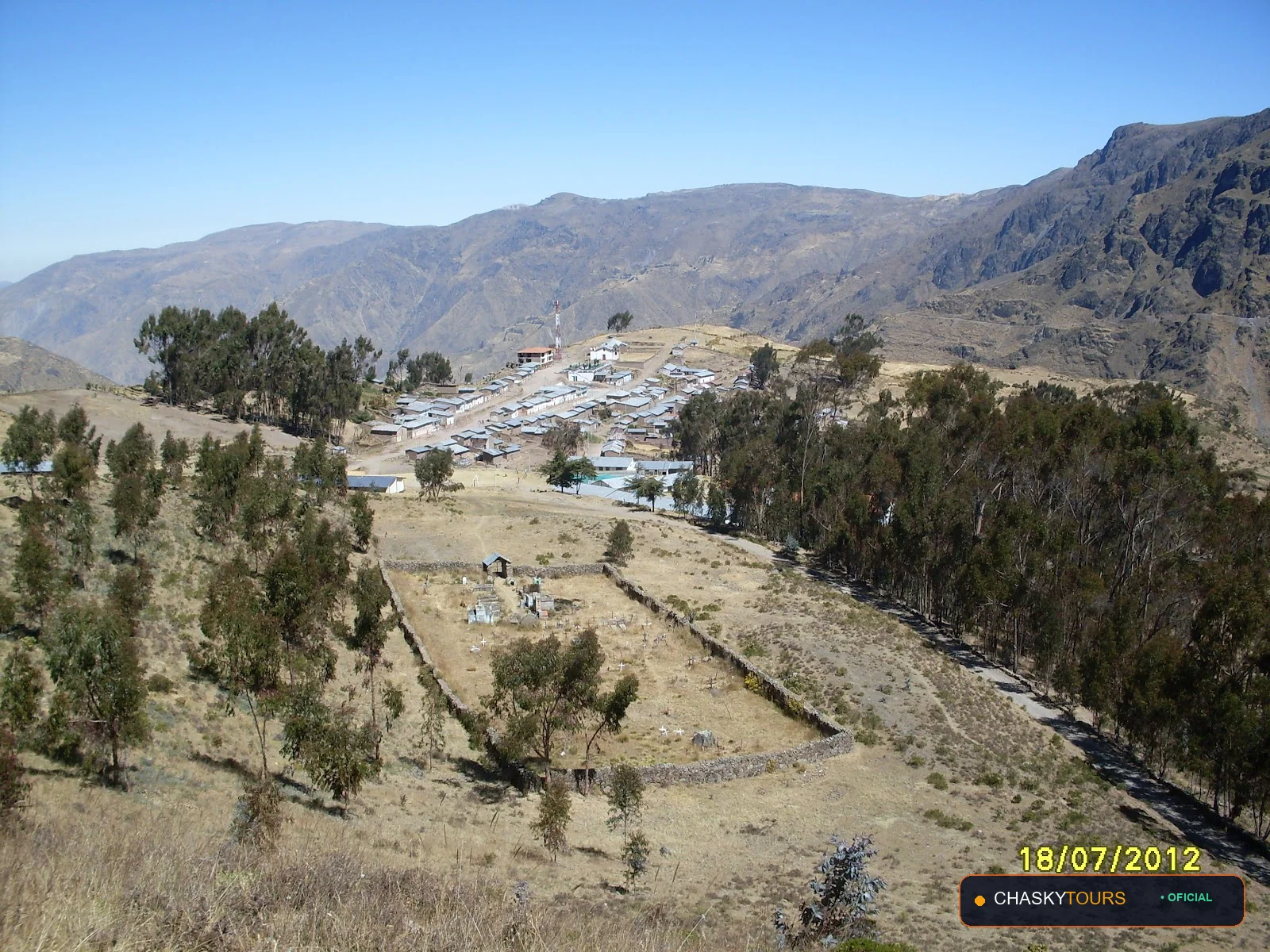Plaza Mayor y Templo Matriz de San Pedro De Huacarpana foto 4