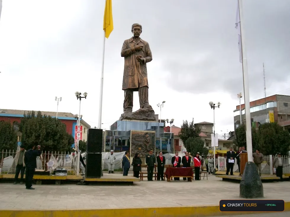 Plaza Mayor y Templo Matriz de San Pedro De Pillao