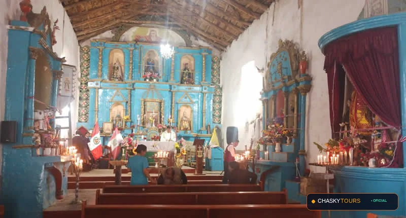 Plaza Mayor y Templo Matriz de Santa Ana De Huaycahuacho foto 1