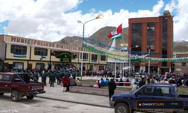 Plaza Mayor y Templo Matriz de Santa Barbara De Carhuacayan