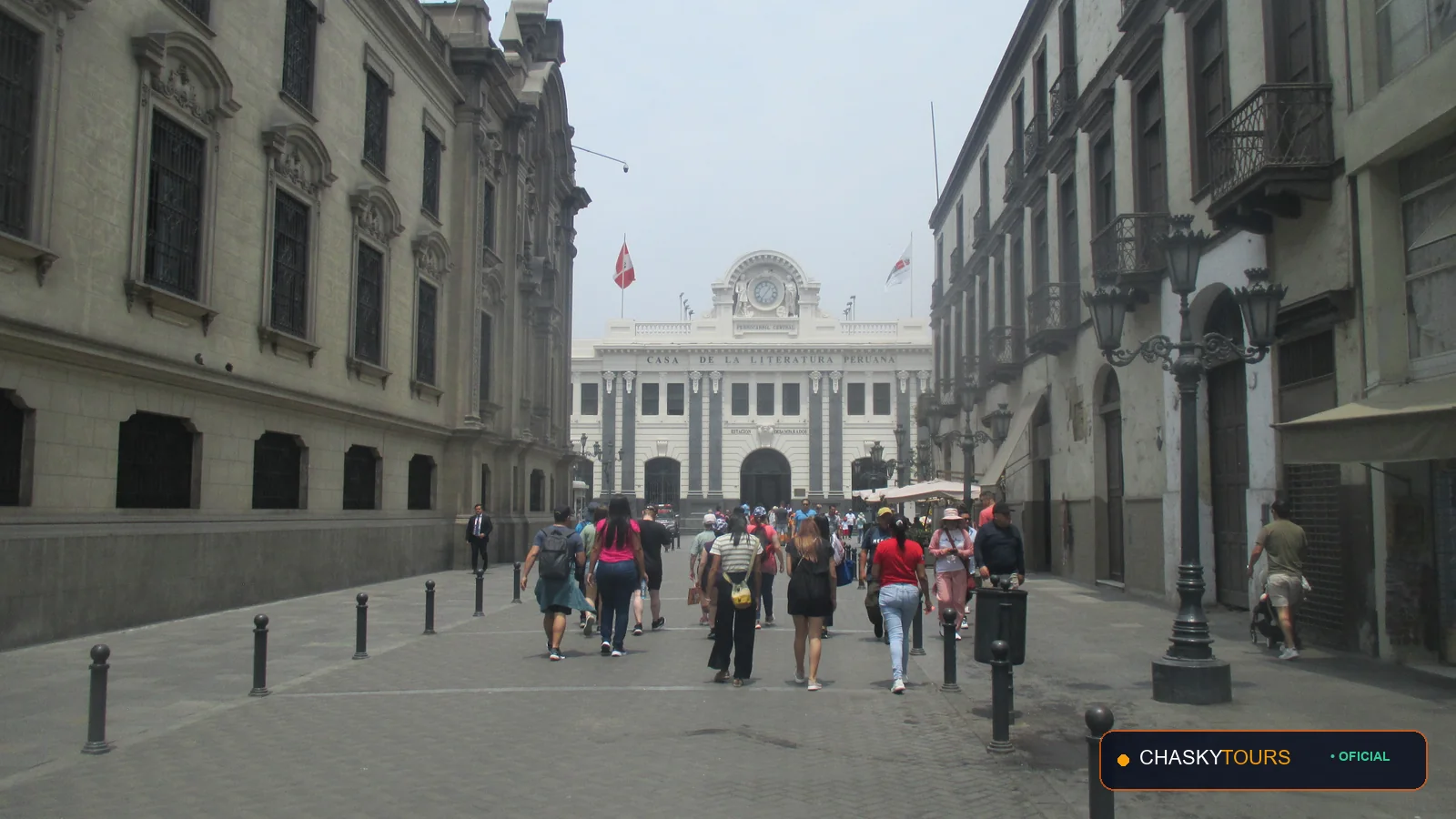 Plaza Mayor y Templo Matriz de Santa Cruz De Andamarca foto 2