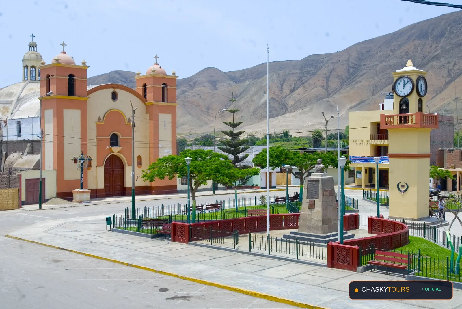 Plaza Mayor y Templo Matriz de Santa Cruz De Flores