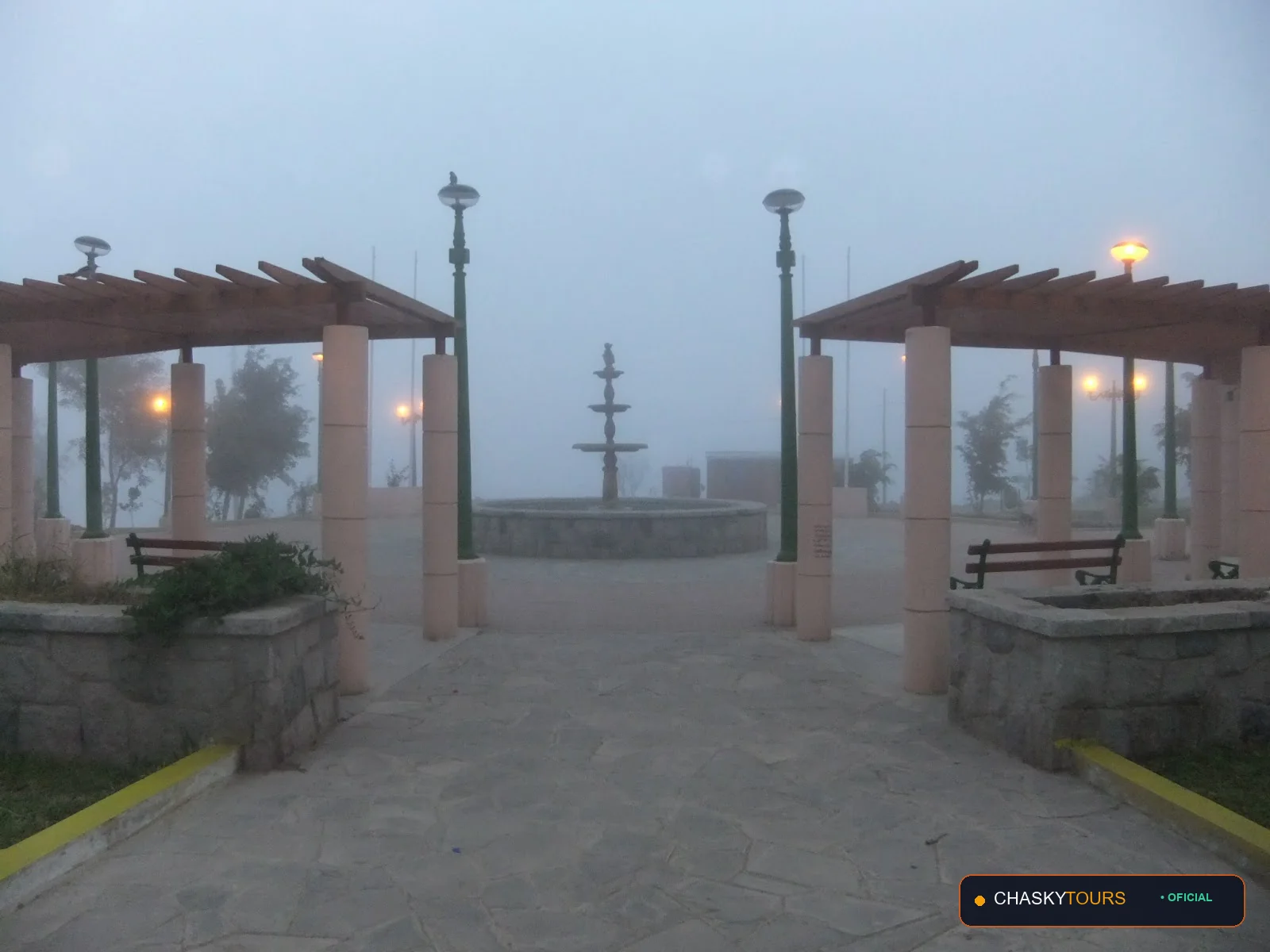 Plaza Mayor y Templo Matriz de Santa Rosa De Quives