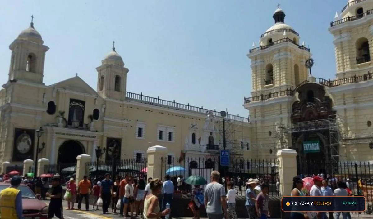 Plaza Mayor y Templo Matriz de Santa foto 1